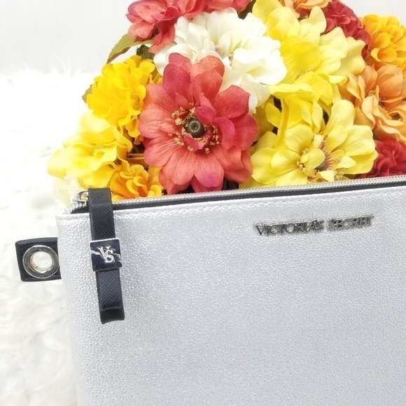 VICTORIA'S SECRET BAG BANDERS - Picture 2 of 6